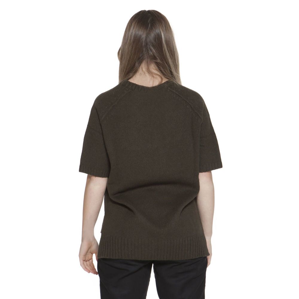 Sweater by Gant for women in wool green showcases a discreet silhouette, finished with a discreet and for a discreet look.