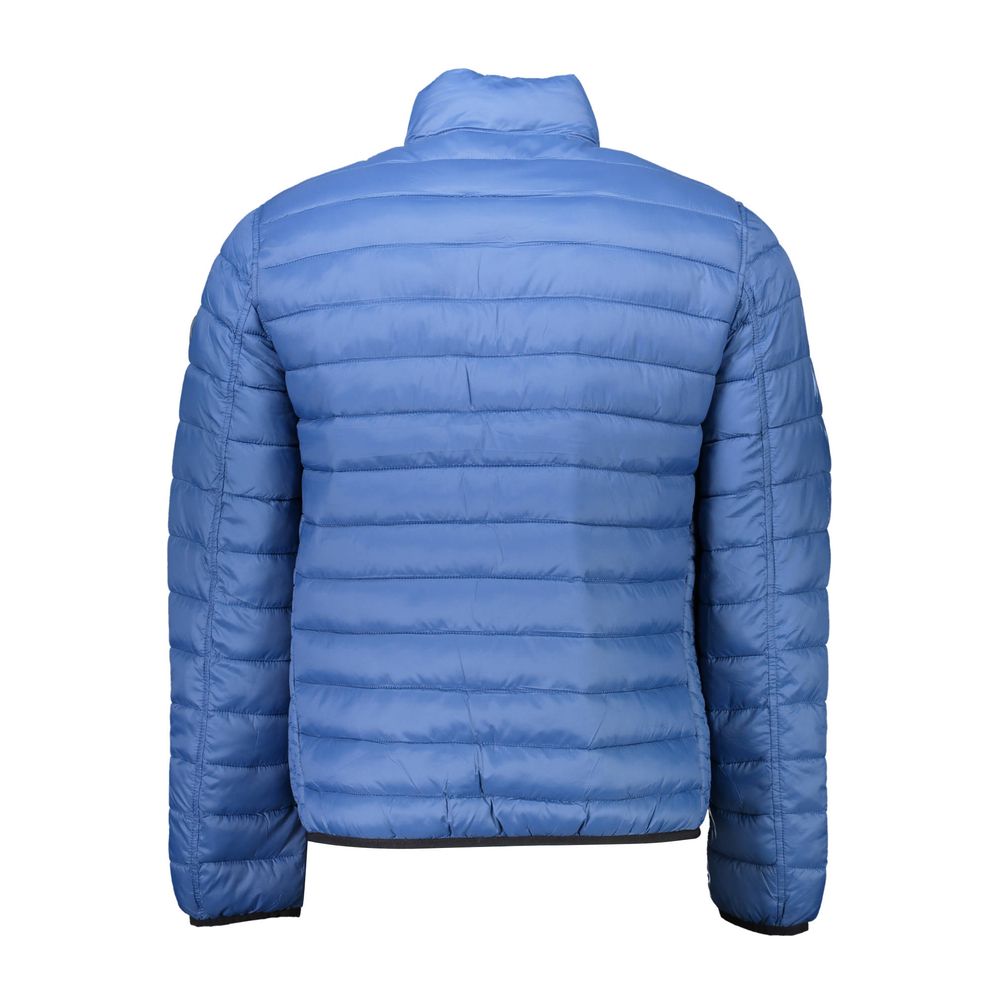 This Jacket by U.S. POLO ASSN. for men in nylon blue showcases a magnificent silhouette, meticulously crafted with a distinctive and functional pockets for a magnificent finish.