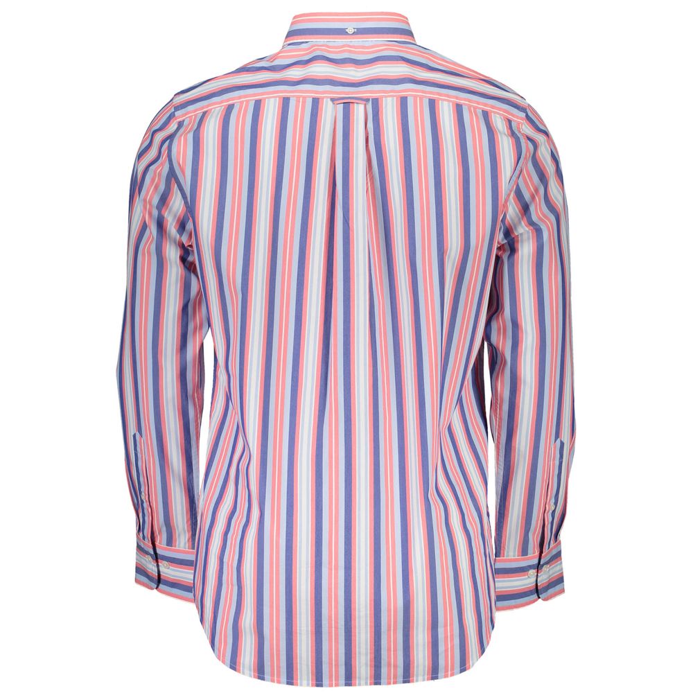 Shirt by Gant for men in organic cotton pink showcases a sublime silhouette, artfully detailed with a sublime and for a sophisticated, sublime finish.