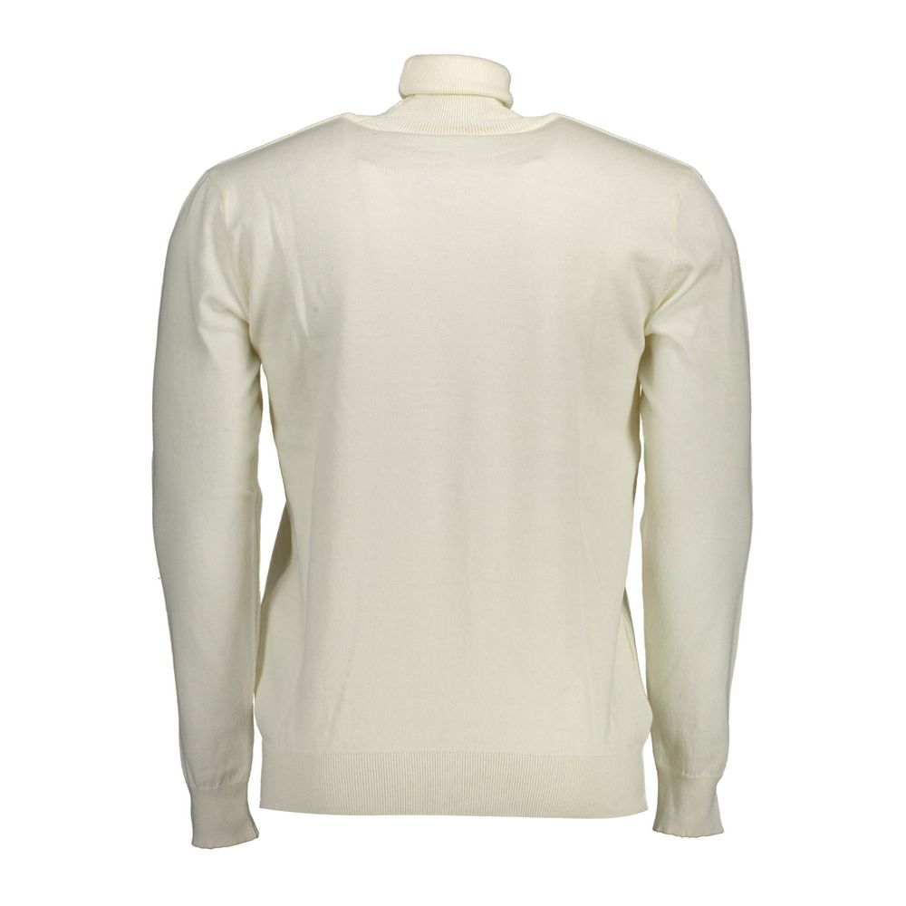 Sweater by U.S. POLO ASSN. for men in cotton white showcases a discreet silhouette, finished with a discreet turtle high-collar neckline and for a discreet look.