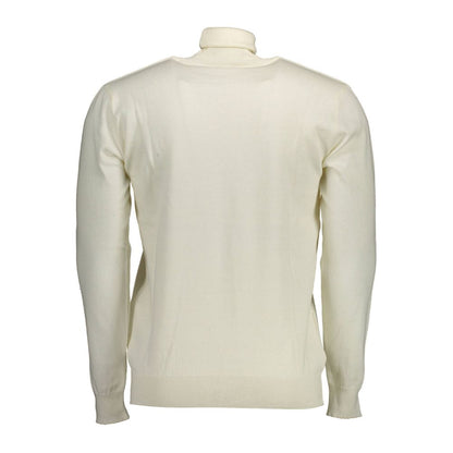 Sweater by U.S. POLO ASSN. for men in cotton white showcases a discreet silhouette, finished with a discreet turtle high-collar neckline and for a discreet look.
