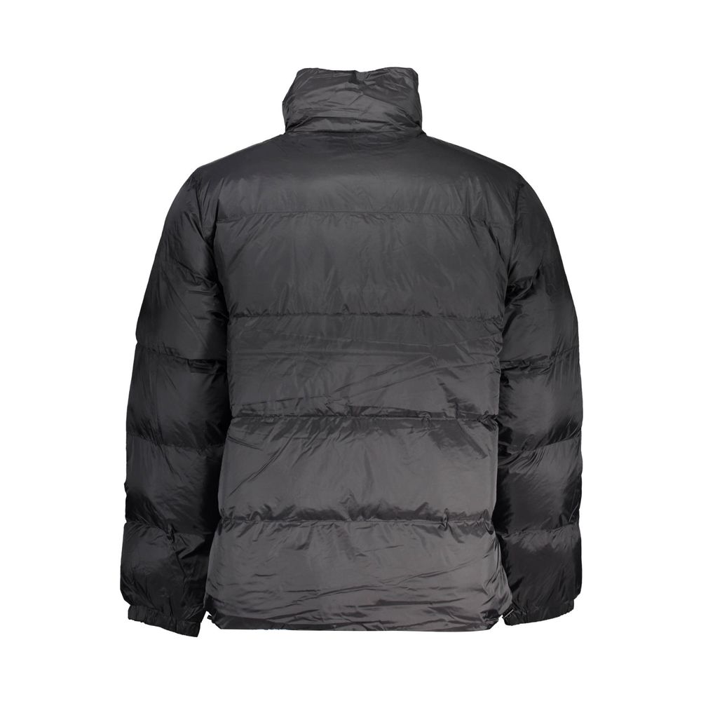 Jacket by Vans for men in polyester black showcases a enveloping silhouette, artfully detailed with a enveloping and premium pockets for a truly enveloping finish.