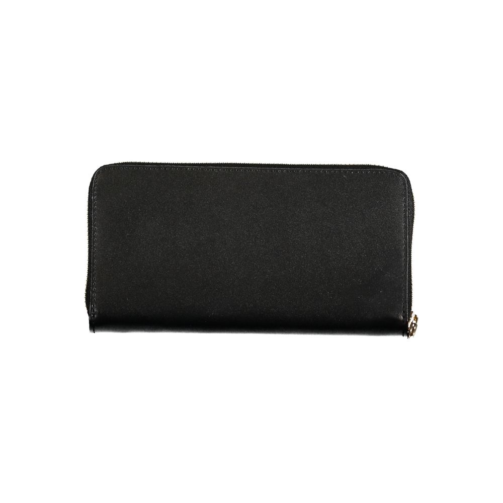 Wallet by Patrizia Pepe for women in leather black showcases a discerning silhouette, artfully capturing the essence of Leather Wallet with its functional coin-purse.