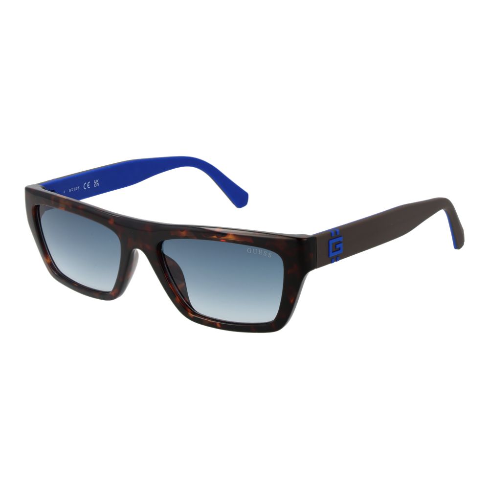 Sunglasses by Guess for men in plastic and brown presents a sumptuous silhouette, featuring brown coloured frame and rectangle full-rim frame design with gradient category-2-medium-tint lens for a sumptuous look.