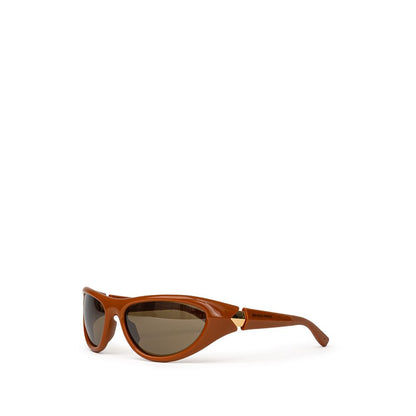 This Sunglasses by Bottega Veneta for women in wool brown & gold presents a sumptuous silhouette, showcasing a sumptuous in brown coloured frame and high-performance mirrored lens.