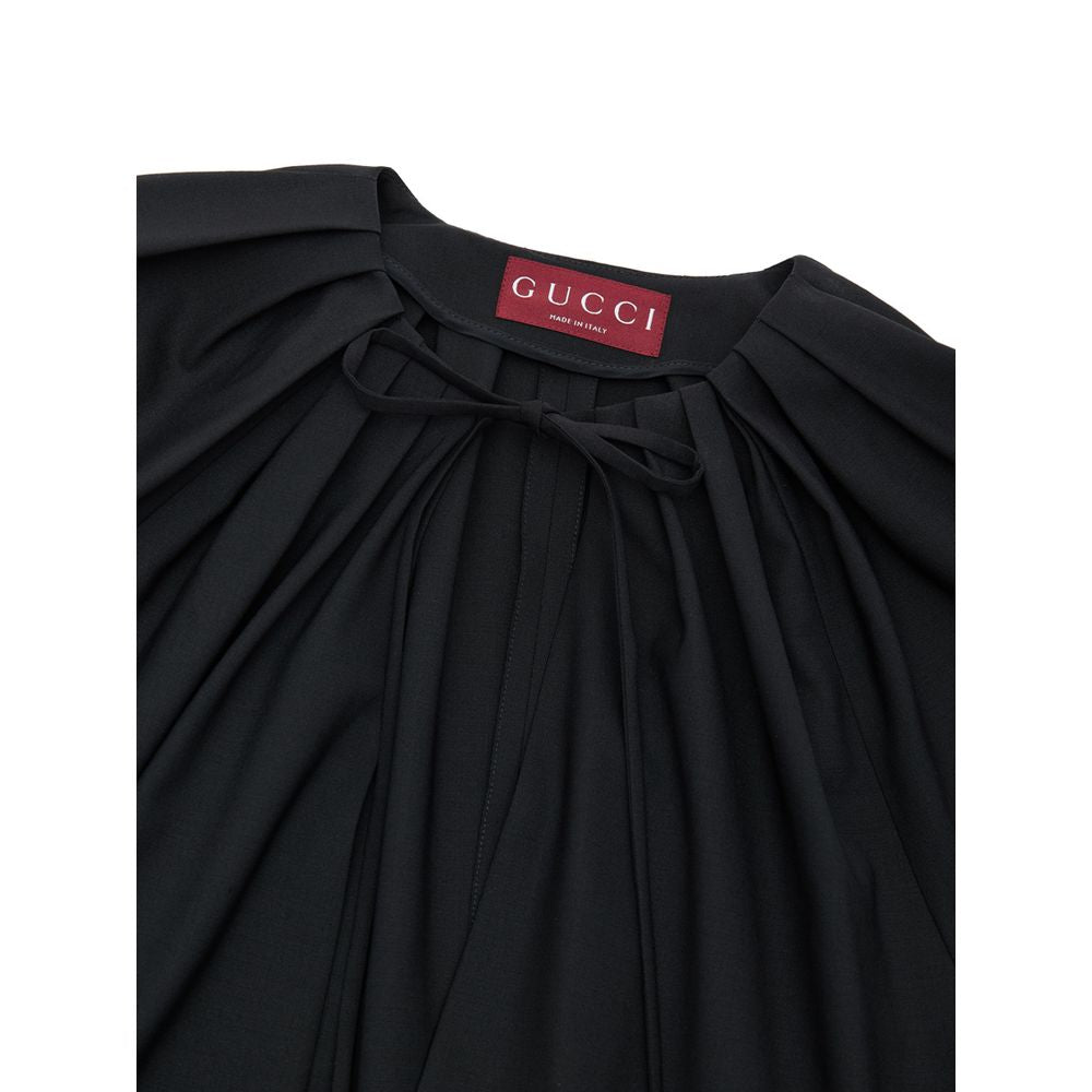 This One-Piece by Gucci for women in patent leather & wool black presents a on trend silhouette, elegantly finished with and a on trend wide-neck neckline.