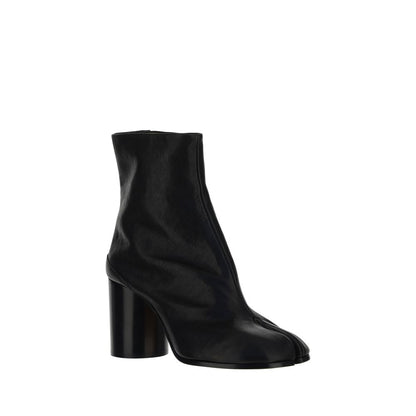 Ankle Boots by Maison Margiela for women in bos taurus calf leather black features an dynamic silhouette, showcasing the dynamic Icon Women's Bos Taurus Calf Leather Ankle Boots design with its distinctive and elegant .