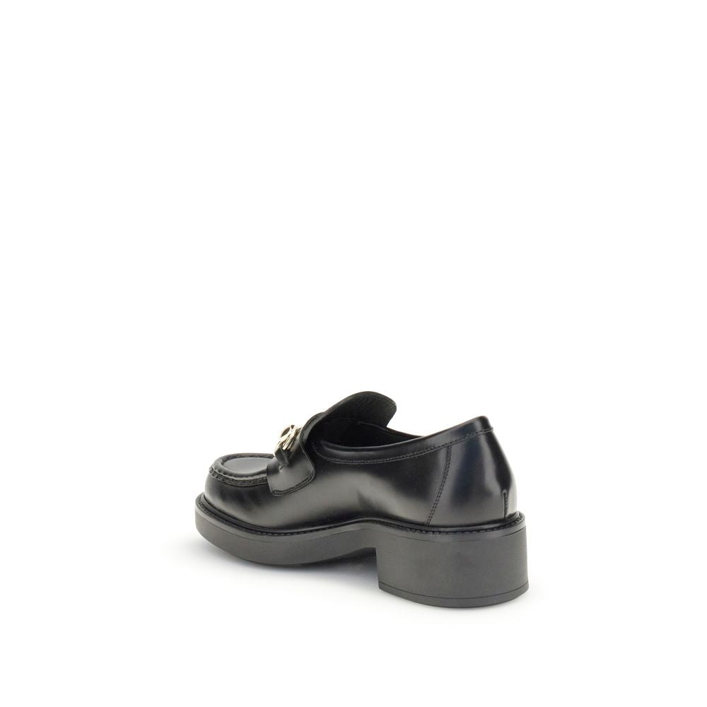 Loafer Loafers Slip-On Shoes by Gucci for women in bos taurus calf leather black features an timeless silhouette, perfectly showcasing Horsebit Women's Bos Taurus Calf Leather Loafer Loafers Slip-On Shoes with its distinct block-heel and elegant round toe style.