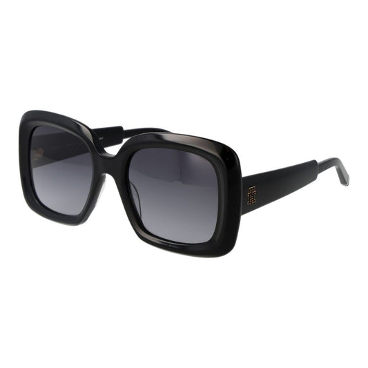 This Sunglasses by Tommy Hilfiger for women in acetate black presents a sumptuous silhouette, showcasing a sumptuous full-rim square frame design in black coloured frame and high-performance gradient category-3-dark-tint lens.