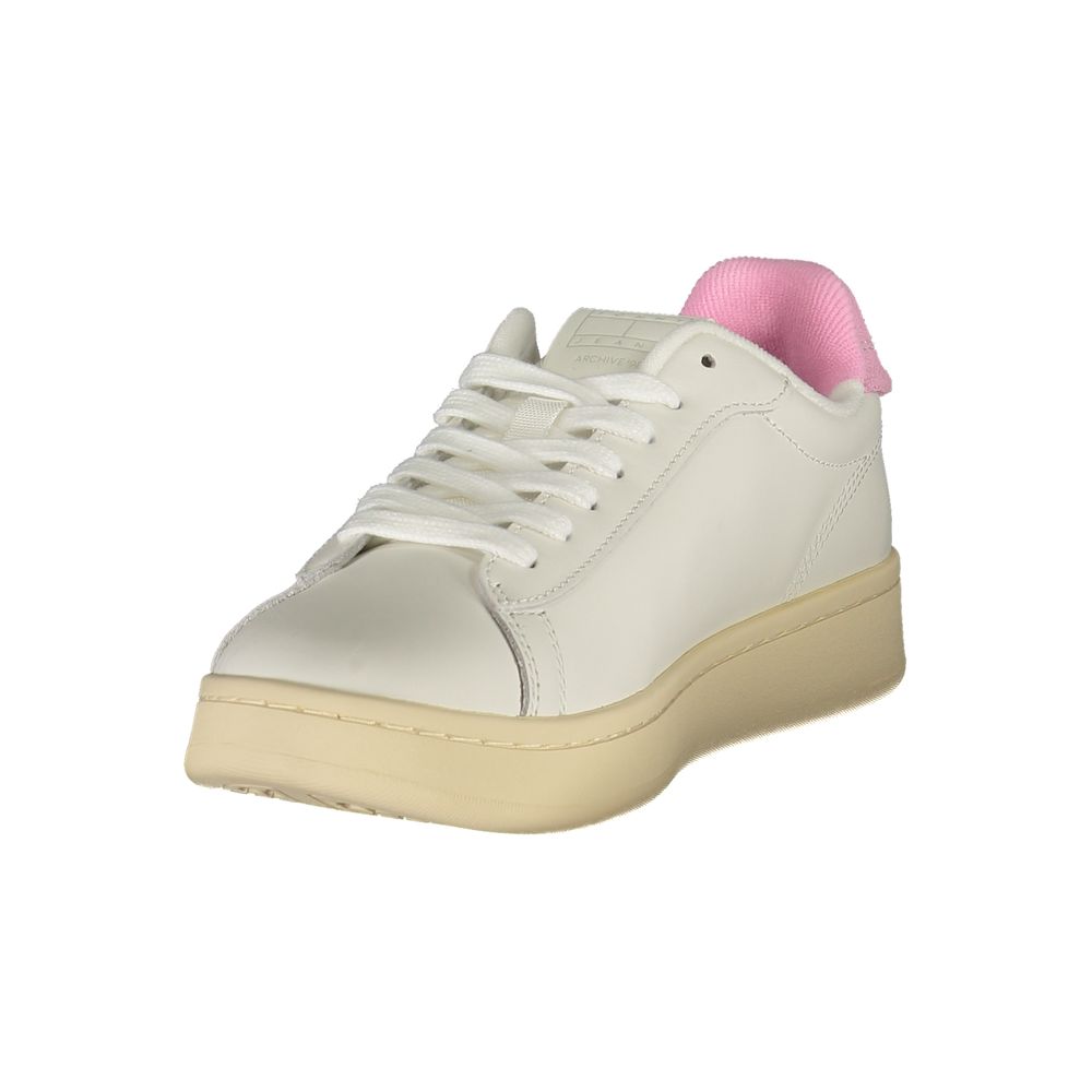 Sneakers by Tommy Hilfiger for women in polyester leather pink & white presents a sumptuous silhouette, artfully capturing the essence of the Ecru Women's Fashion Polyester Leather Sneakers with its sumptuous fashion style design.