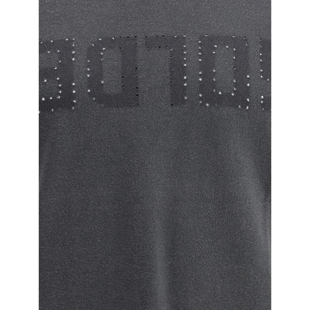 T-Shirt by Golden Goose for men in cotton gray, patterned & monogram showcases a dramatic silhouette, elegantly detailed with a dramatic and for a truly dramatic finish.