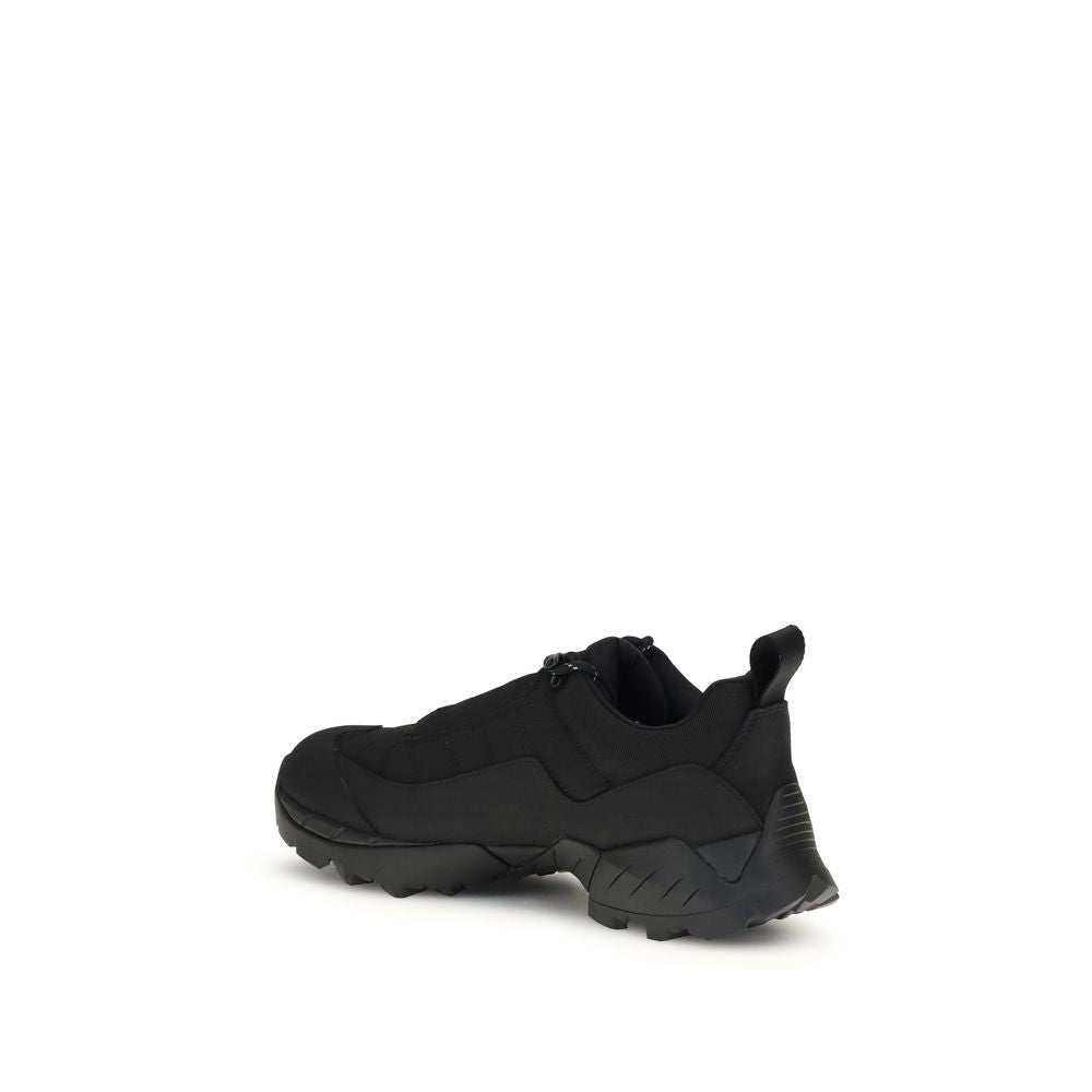 Athletic Sneakers by ROA for men in bos taurus calf leather & nylon black showcases an impeccable silhouette, defined by an impeccable athletic style design that perfectly captures the essence of the Men's Athletic Bos Taurus Calf Leather & Nylon Sneakers.