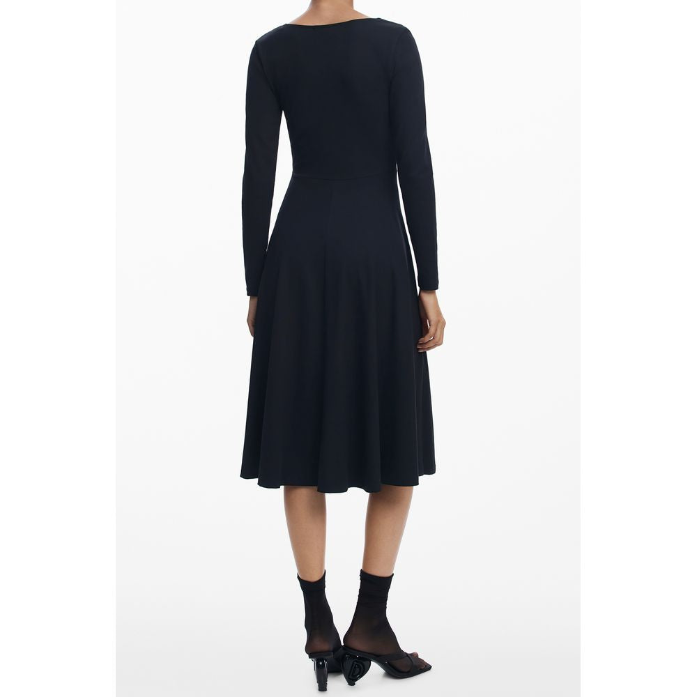 Dress by Desigual for women in stretch cotton black, patterned, signature & print features an cute silhouette, detailed with a and wide-neck neckline that elegantly flows into a cute long.