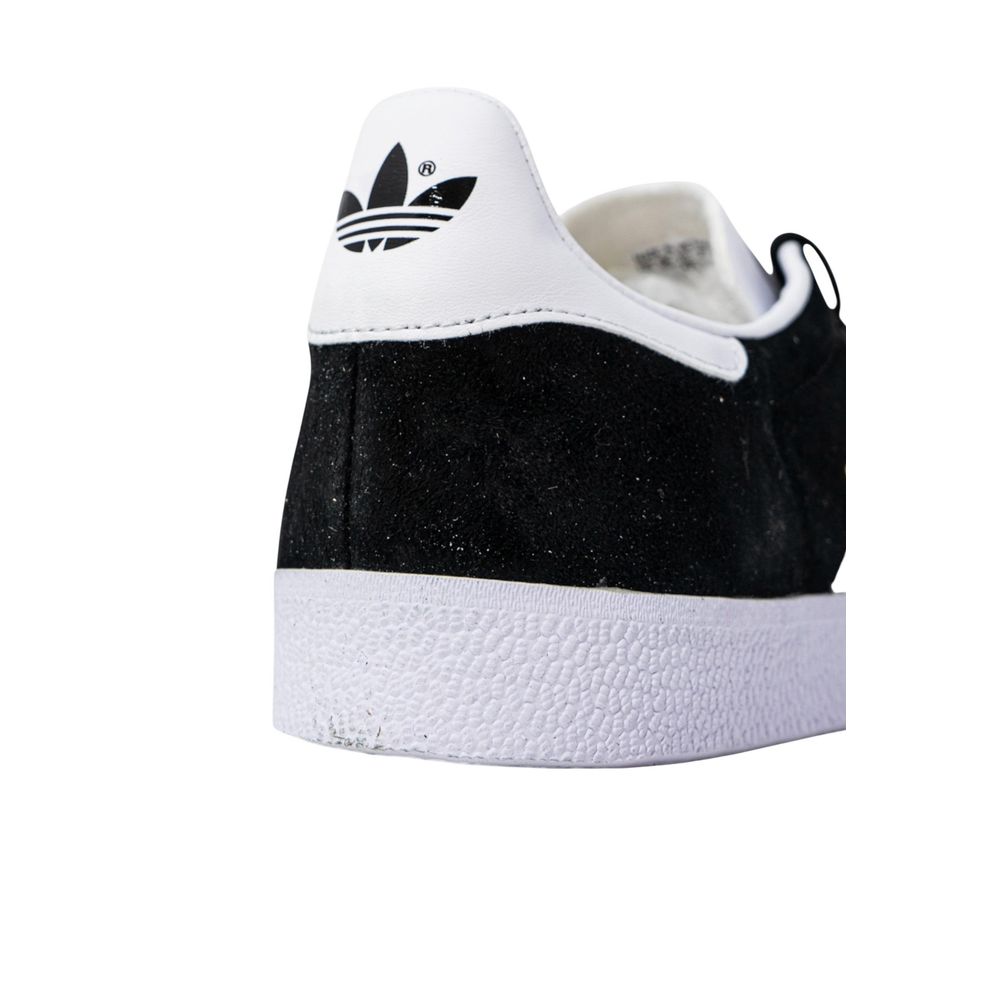 Sneakers by Adidas Originals for men in polyethylene & polyurethane black & striped features an sumptuous silhouette, showcasing the premium Men's Low-Top Casual Polyethylene & Polyurethane Sneakers in a sumptuous low-top casual style that offers a sumptuous finish for refined style.
