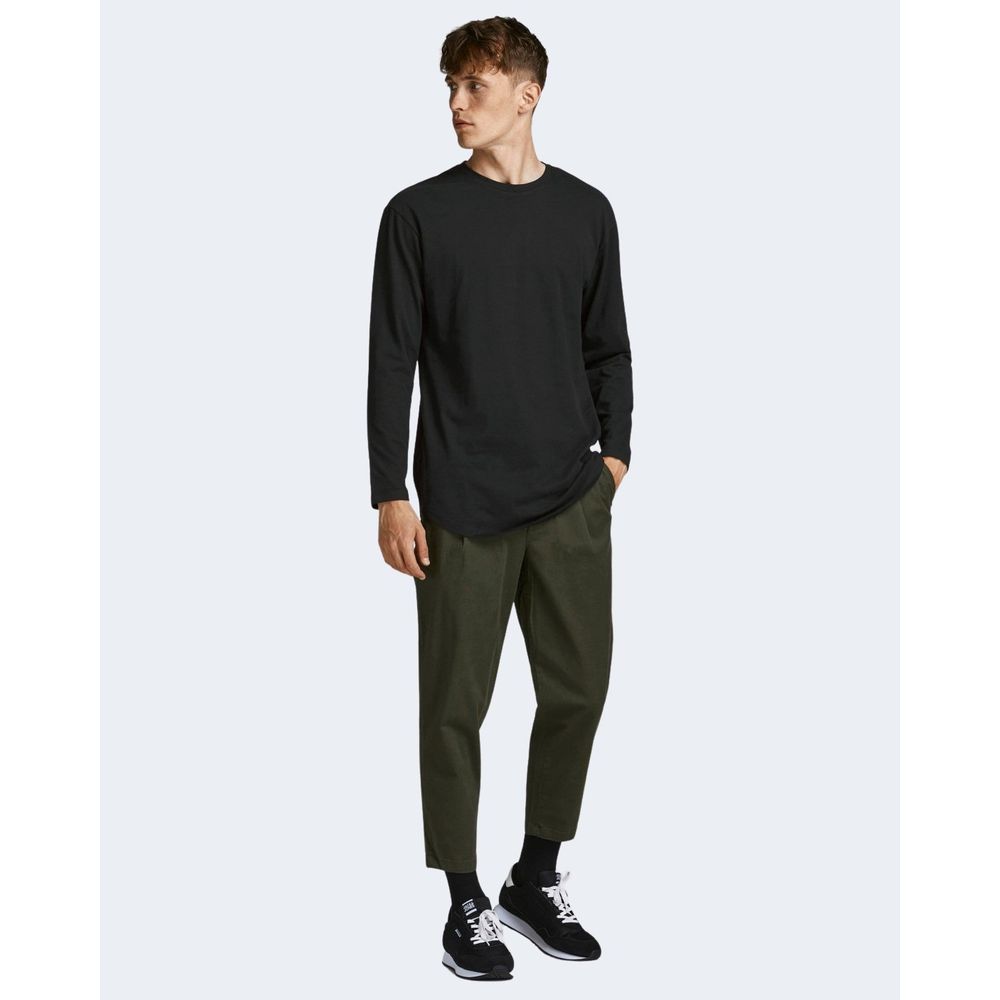 T-Shirt by Jack Jones for men in cotton black showcases a chic silhouette, artfully detailed with a chic and for a chic finish.