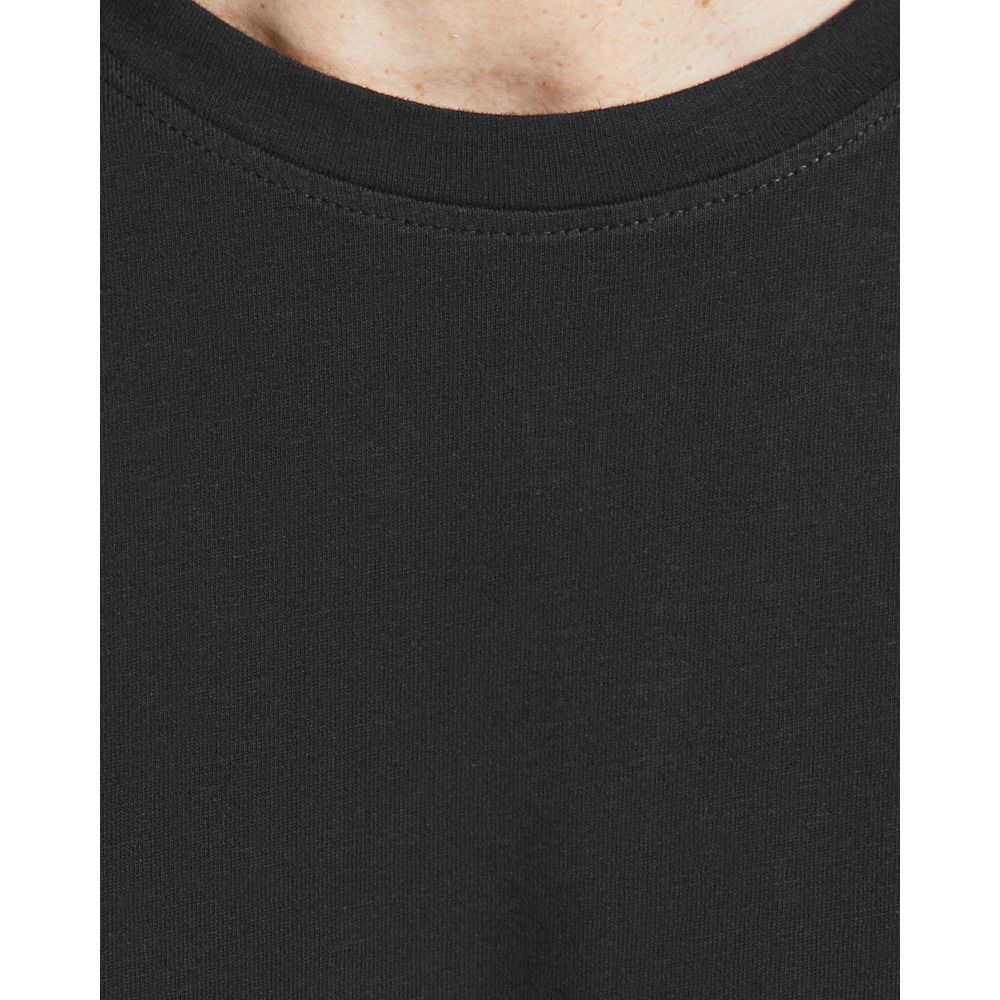 T-Shirt by Jack Jones for men in cotton black showcases a fashionable silhouette, elegantly detailed with a fashionable and for a sophisticated, high-fashion look.