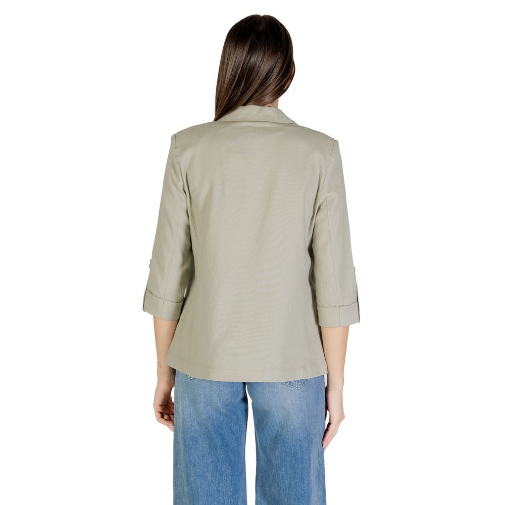 Blazer by Only for women in linen & viscose green showcases a polished silhouette, highlighted by a refined and polished for a sophisticated finish.