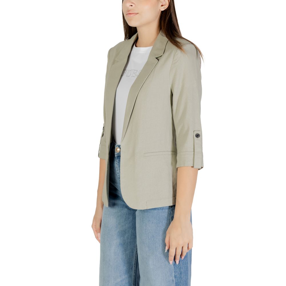 Blazer by Only for women in linen & viscose green features an stylish silhouette, showcasing a sophisticated and stylish for a truly stylish finish.