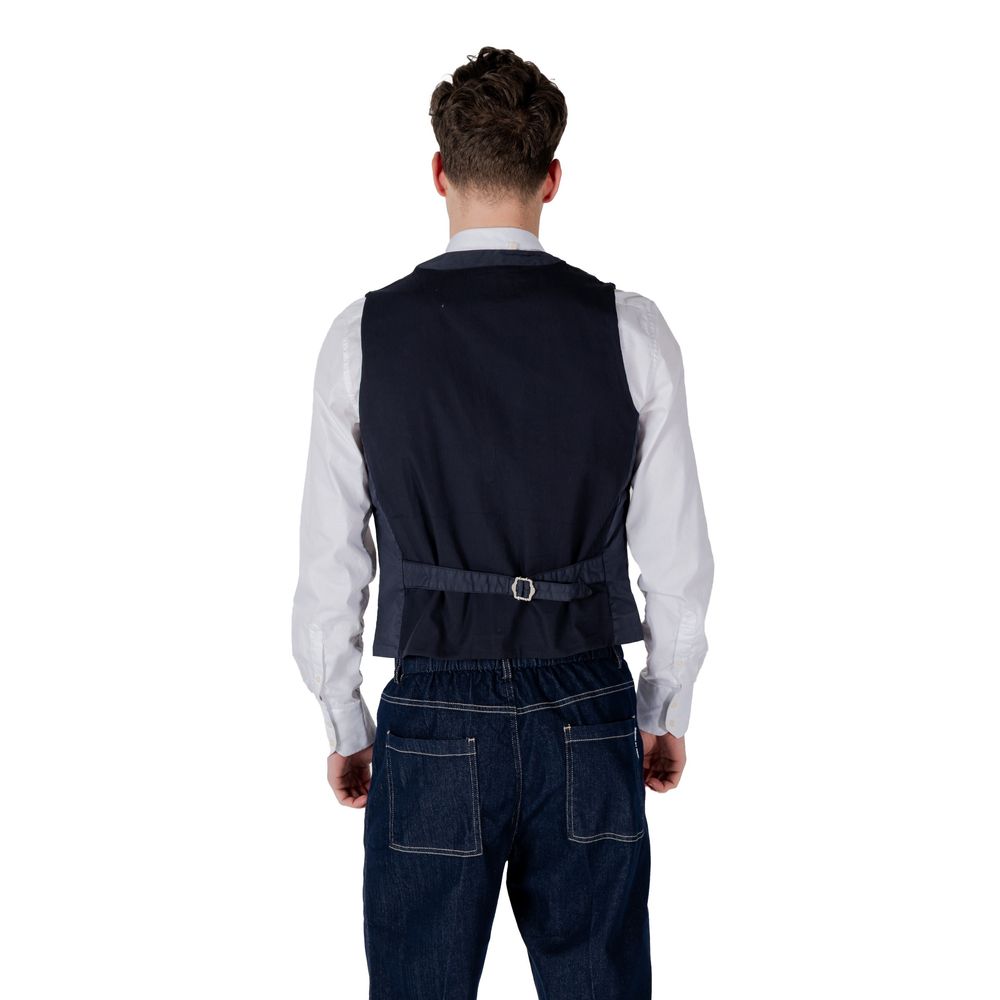 Vest by Gianni Lupo for men in cotton blue showcases a utilitarian silhouette, artfully incorporating breathable-design & pockets and a utilitarian for a truly utilitarian finish.