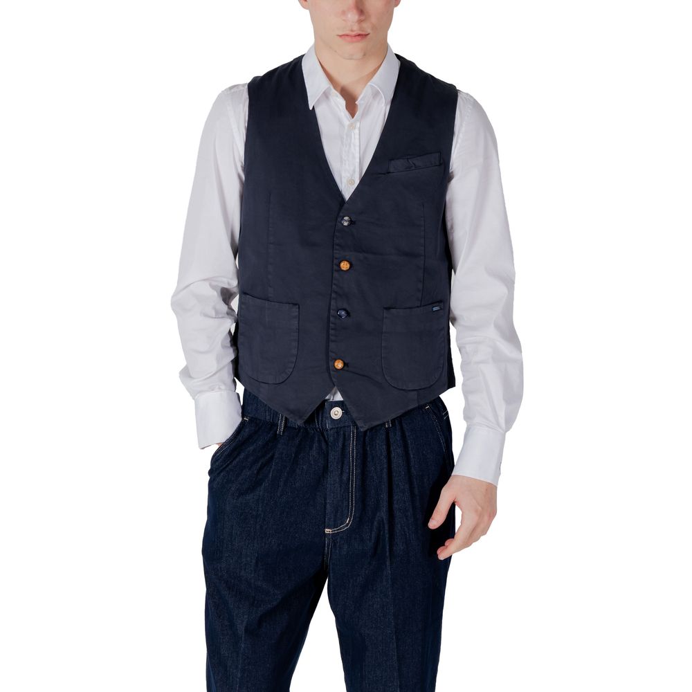 Vest by Gianni Lupo for men in cotton blue features an on trend silhouette, showcasing a sophisticated and premium breathable-design & pockets for a truly on trend finish.