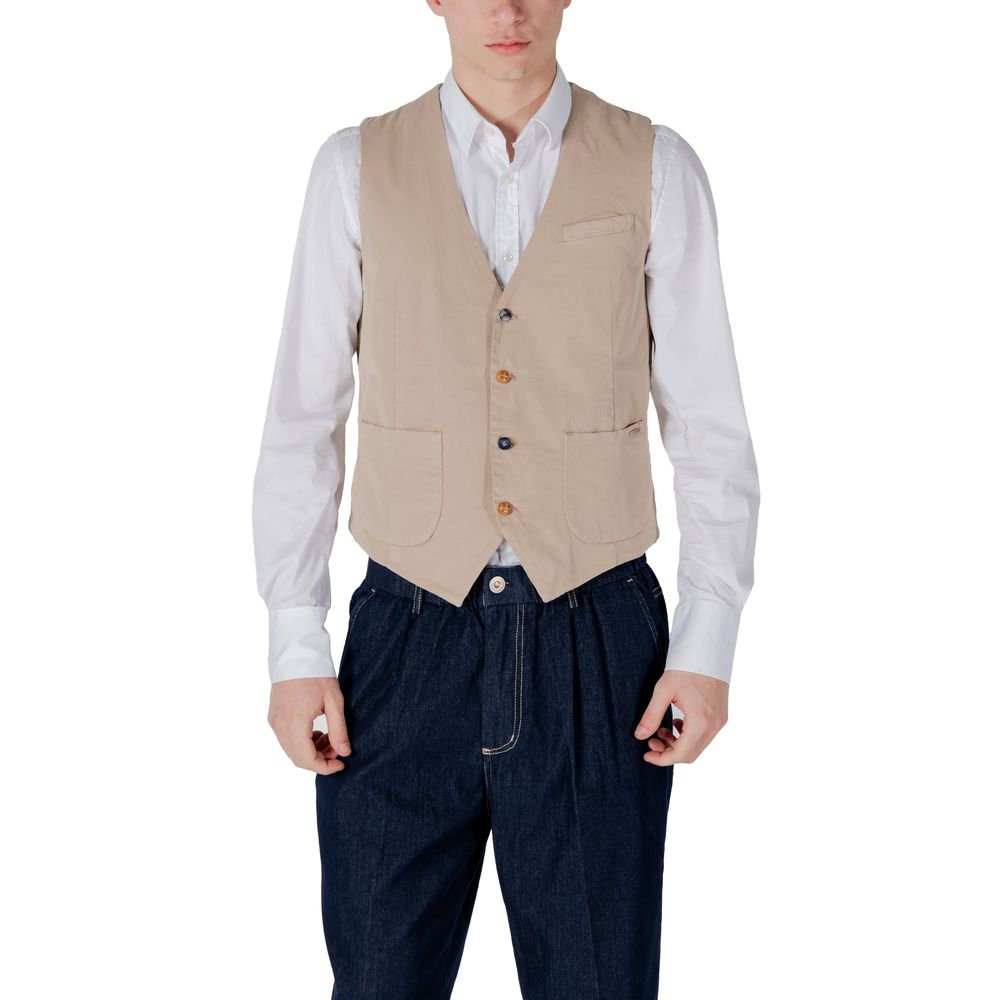 Vest by Gianni Lupo for men in cotton beige features a enviable silhouette, elegantly detailed with a enviable and functional for a enviable finish.
