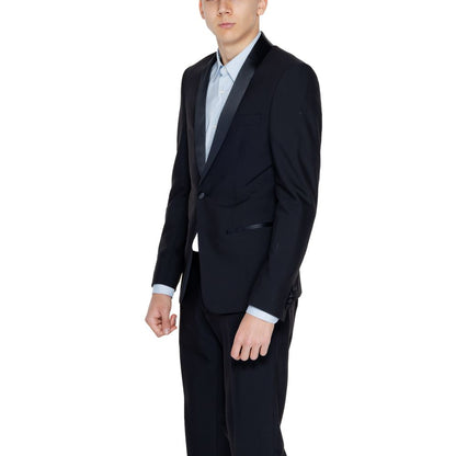 Blazer by Antony Morato for men in satin polyester & viscose black features an sartorial silhouette, showcasing a sophisticated and sartorial for a truly sartorial finish.