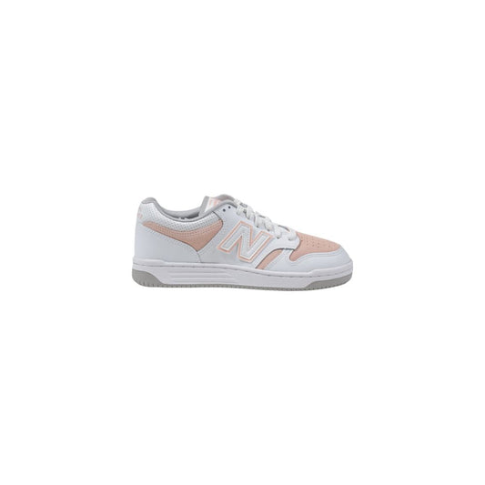 Sneakers by New Balance for women in leather & rubber pink presents a sumptuous silhouette as Women's Low-Top Casual Leather & Rubber Sneakers, expertly defined by a sumptuous low-top casual style for a sumptuous, high-fashion look.