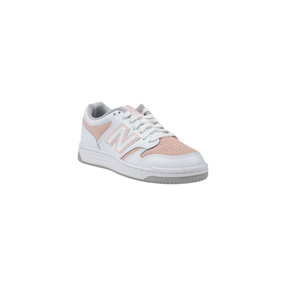 Sneakers by New Balance for women in leather & rubber pink presents a sumptuous silhouette, artfully capturing the essence of the Women's Low-Top Casual Leather & Rubber Sneakers with its sumptuous low-top casual style design.
