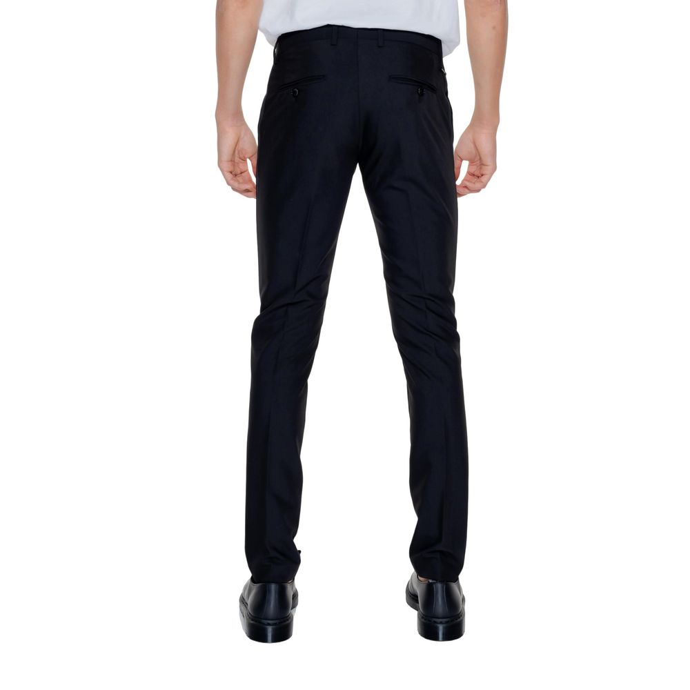 Trousers by Antony Morato for men in stretch viscose polyester black presents a perennial silhouette, meticulously tailored with a slim cut, long finish, and an elegant .