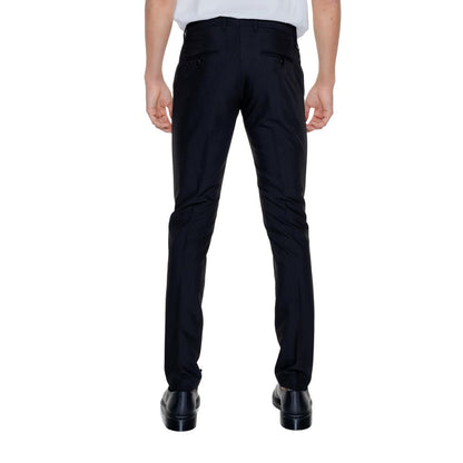Trousers by Antony Morato for men in stretch viscose polyester black presents a perennial silhouette, meticulously tailored with a slim cut, long finish, and an elegant .