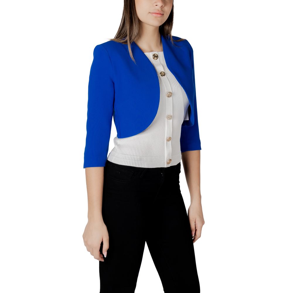 This Jacket by Morgan De Toi for women in stretch polyester & viscose blue showcases a magnificent silhouette, meticulously crafted with a distinctive and functional for a magnificent finish.