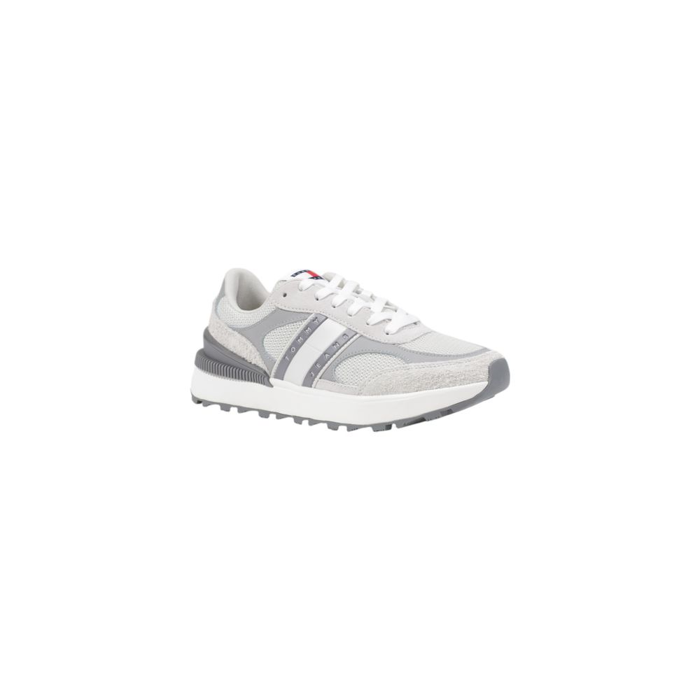 Sneakers by Tommy Hilfiger Jeans for women in suede leather gray features a sumptuous design, perfectly showcasing the sumptuous athletic casual style of this Women's Athletic Casual Suede Leather Sneakers.