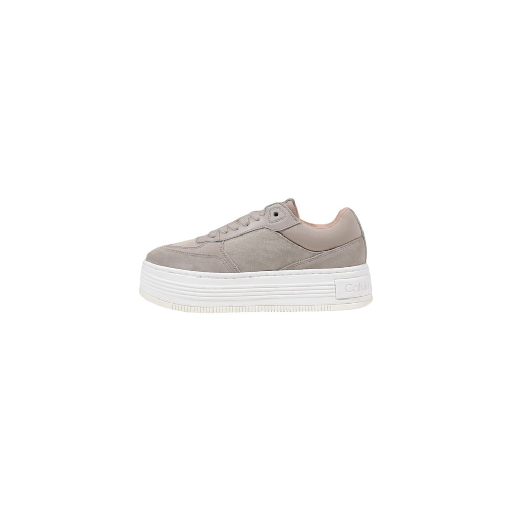 Sneakers by Calvin Klein Jeans for women in cotton beige presents a sumptuous silhouette as Women's Padded Casual Cotton Sneakers, expertly defined by a sumptuous casual style for a sumptuous, high-fashion look.