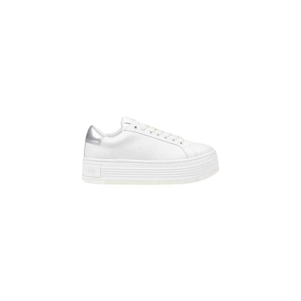 Sneakers by Calvin Klein Jeans for women in leather silver features a sumptuous design, perfectly showcasing the sumptuous casual style of this Women's Casual Leather Sneakers.