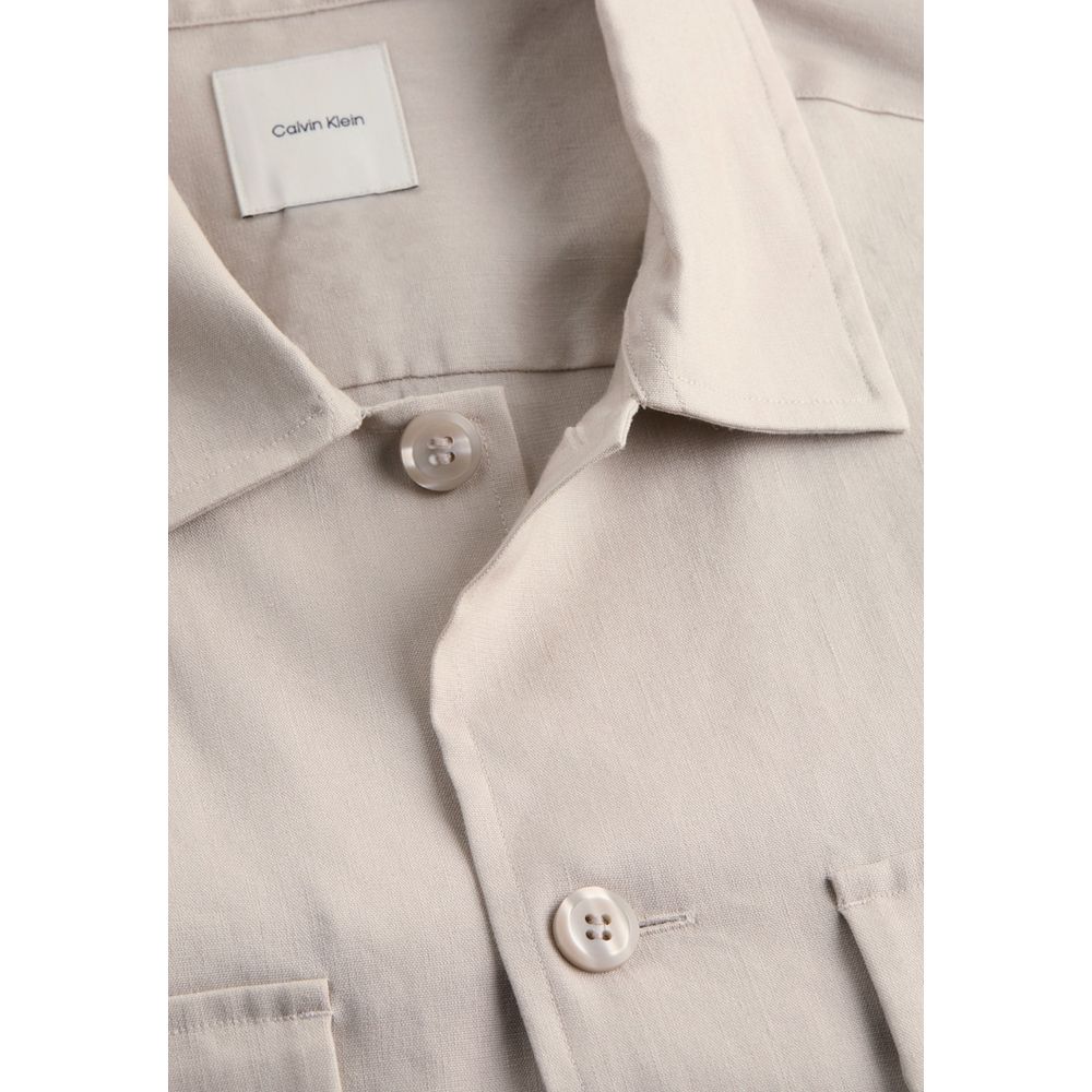 Overcoat by Calvin Klein for men in stretch linen & lyocell beige showcases a architectural silhouette, artfully detailed with a distinctive and functional breathable-design, lightweight & pockets for a architectural finish.