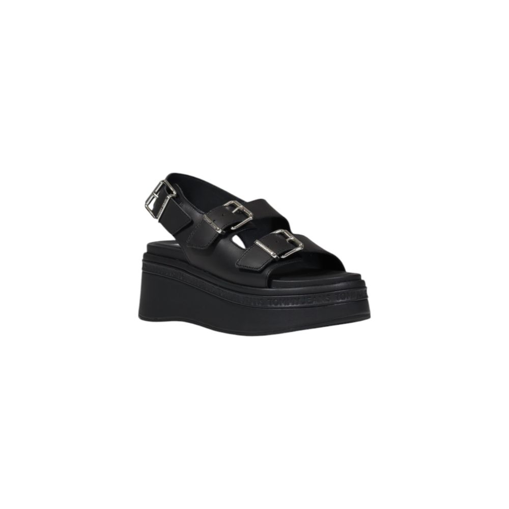 Wedge Sandals by Tommy Hilfiger Jeans for women in leather black features an architectural design from the Women's Leather Wedge Sandals collection, defined by a architectural wedge and for a architectural finish.