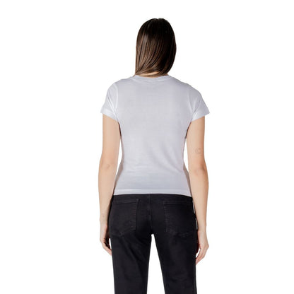 T-Shirt by Guess Active for women in cotton white features an edgy silhouette, meticulously detailed with a sophisticated and for a truly edgy finish.
