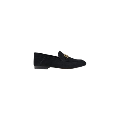 Platform Loafers Pumps Heels by Guess for women in leather and black showcases a effortlessly elegant silhouette as Women's Leather Platform Loafers Pumps Heels, featuring a effortlessly elegant platform and a effortlessly elegant for an elegant look.