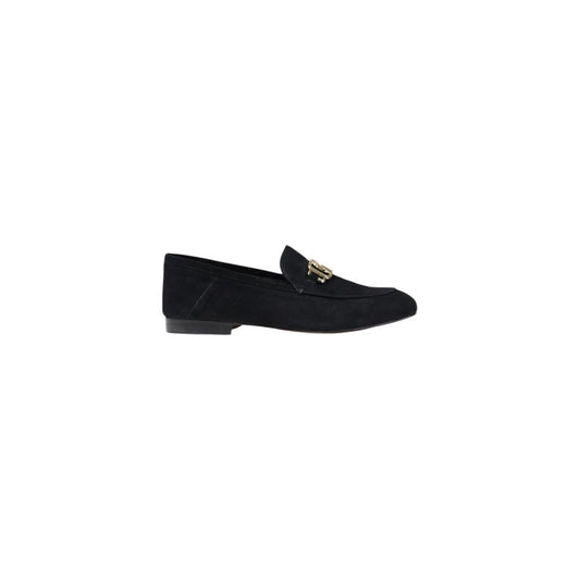 Platform Loafers Pumps Heels by Guess for women in leather and black showcases a effortlessly elegant silhouette as Women's Leather Platform Loafers Pumps Heels, featuring a effortlessly elegant platform and a effortlessly elegant for an elegant look.