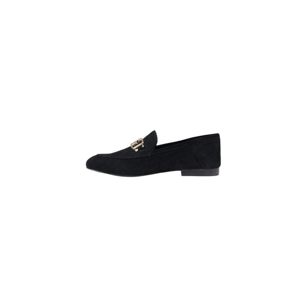 Platform Loafers Pumps Heels by Guess for women in leather black showcases a effortless chic silhouette, perfectly accentuating Women's Leather Platform Loafers Pumps Heels with a effortless chic platform and effortless chic .