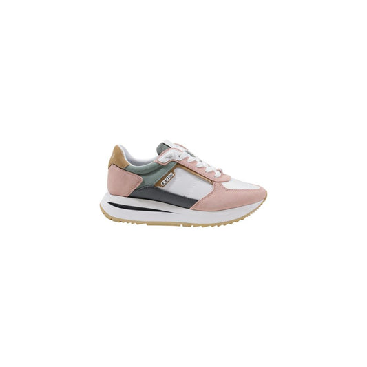 Sneakers by Guess for women in polyester polyurethane & rubber multicolor features a sumptuous design, perfectly showcasing the sumptuous low-top casual style of this Women's Padded Low-Top Casual Polyester Polyurethane & Rubber Sneakers.