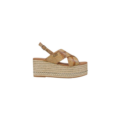 Sandals by Alviero Martini Prima Classe for women in polyethylene & polyurethane beige features an architectural design from the Women's Polyethylene & Polyurethane Sandals collection, defined by a architectural and for a architectural finish.