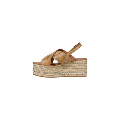 Sandals by Alviero Martini Prima Classe for women in polyethylene & polyurethane beige presents a sculptural silhouette, showcasing the Women's Polyethylene & Polyurethane Sandals design with a sculptural and for a premium look.
