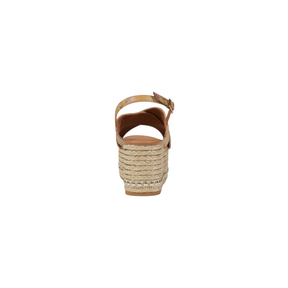 Sandals by Alviero Martini Prima Classe for women in polyethylene & polyurethane beige features an statuesque Women's Polyethylene & Polyurethane Sandals silhouette with a refined and elegant .