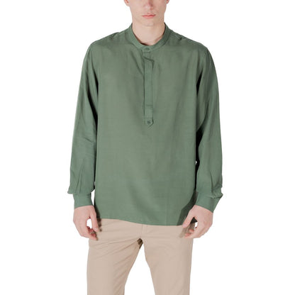 Shirt by Antony Morato for men in linen & lyocell green showcases a sleek silhouette, elegantly detailed with a sleek and long-sleeve for a sleek finish.