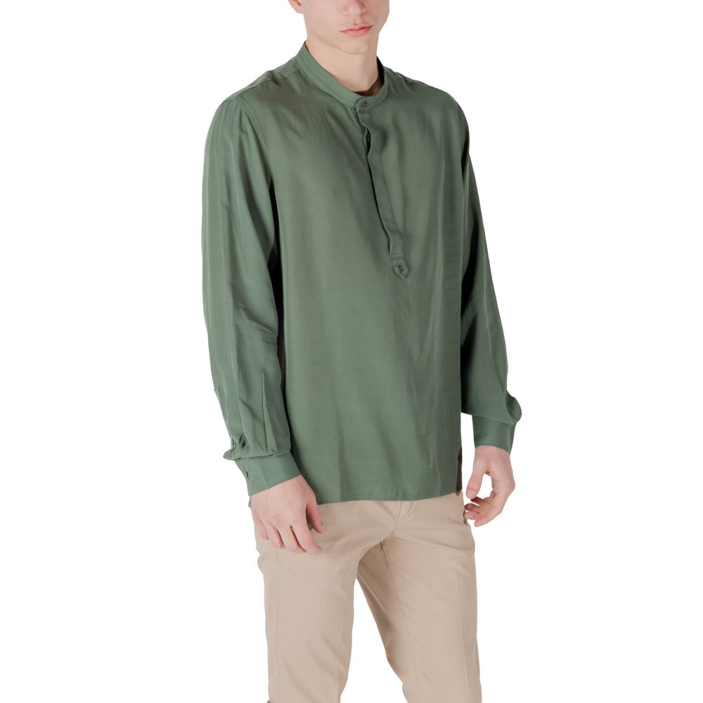 Shirt by Antony Morato for men in linen & lyocell green features an architectural silhouette with a refined and elegant for a architectural look.