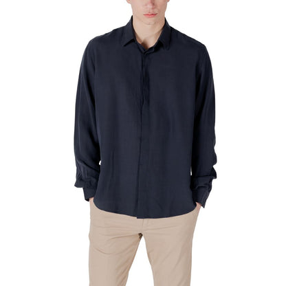 Shirt by Antony Morato for men in linen & lyocell blue presents a discerning silhouette, showcasing a sophisticated and for a truly discerning finish.