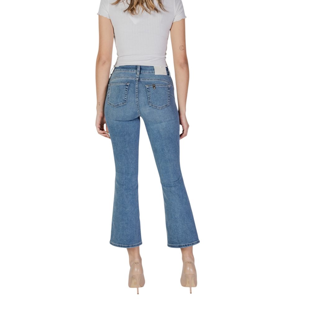 Jeans by Liu Jo for women in stretch denim cotton blue features a refined silhouette with a refined bootcut, defined by a and a refined long for a refined finish.