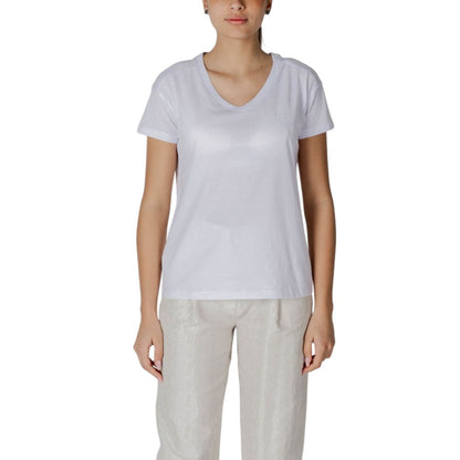 T-Shirt by Armani Exchange for women in cotton white showcases a dramatic silhouette, elegantly detailed with a dramatic and for a truly dramatic finish.