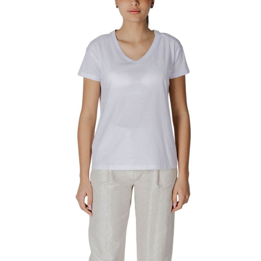 T-Shirt by Armani Exchange for women in cotton white showcases a dramatic silhouette, elegantly detailed with a dramatic and for a truly dramatic finish.